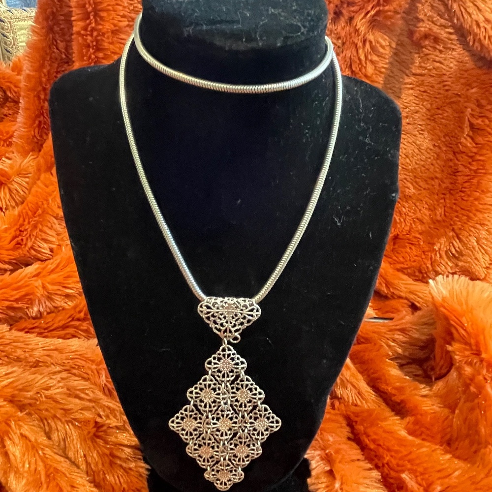 UNIQUE SILVER NECKLACE